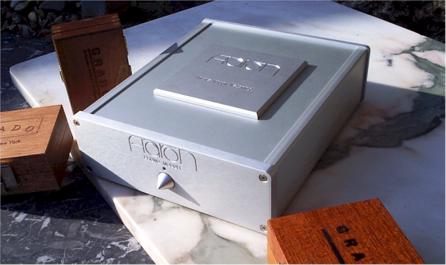 Der Präzisions-Phono-Vorverstärker für MM, MC und MI-Tonabnehmer. AARON Der Präzisions-Phono-Vorverstärker für MM, MC und MI-Tonabnehmer. AARON